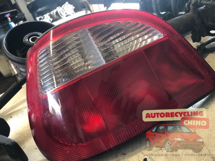 Feu arrière gauche d'un Renault Megane, Renault, -, 3 mois de garantie, Utilisé