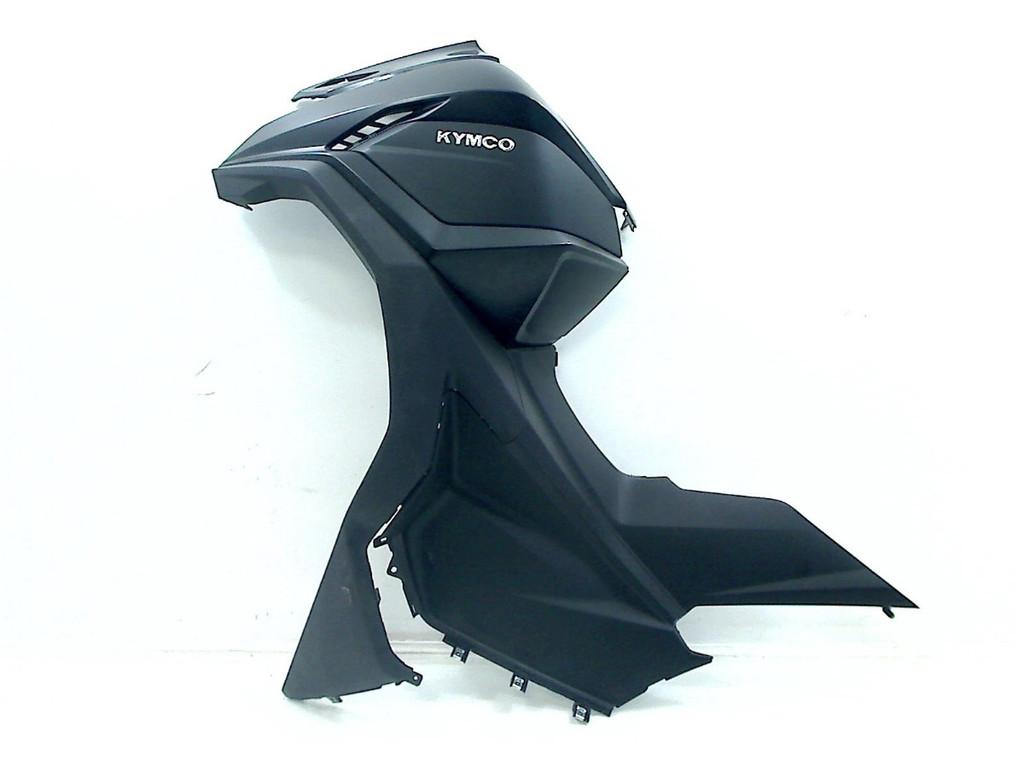 CARENAGE GAUCHE Kymco CV3 2023 (01-2023/-), Dhr. S. di Majo, Utilisé, Info@cama-motorparts.nl, P.J. Troelstraweg 8 8
3144 CX  MAASSLUIS, NL