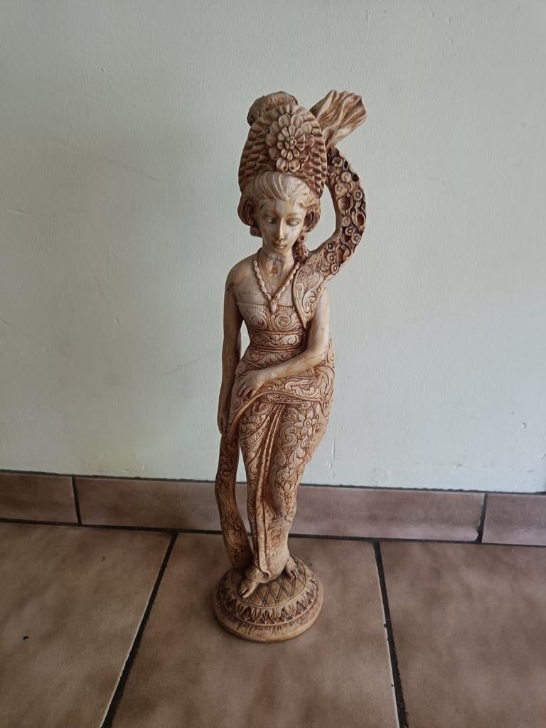 Beeld in steen? 65 zeer zwaar zou ivoor kunnen zijn, Enlèvement