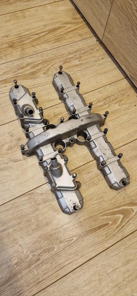 Couvre culasse cache culbuteurs Kawasaki ZR7 750 de 2001, Motos, Envoi