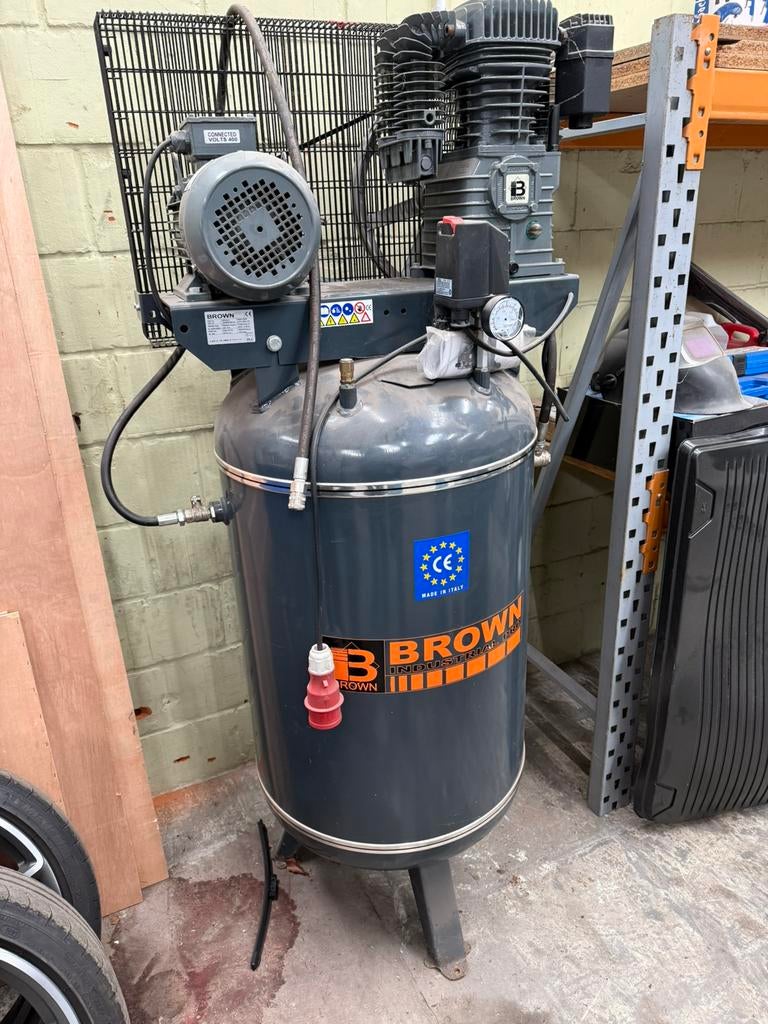 Compressor brown industrial pro, Doe-het-zelf en Bouw, 100 liter of meer, Ophalen, Zo goed als nieuw, 10 bar of meer