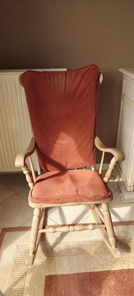 Houten schommelstoel. Lichtbruine kleur., Huis en Inrichting, Ophalen