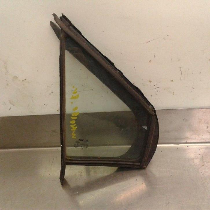 VITRE CUSTODE AVANT DROIT Toyota Yaris III (P13), Autos : Pièces & Accessoires, Vitres & Accessoires, Toyota, Utilisé