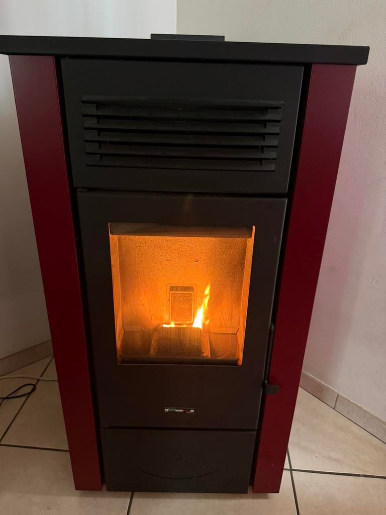 Poele, pellet super état année 2024 avec  double buse, Ophalen, Zo goed als nieuw