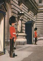 KLEDERDRACHTEN  IERSE  BERENMUTSEN  BUCKINGHAM PALACE, Collections, Cartes postales | Thème, Envoi, Non affranchie, Costume traditionnel