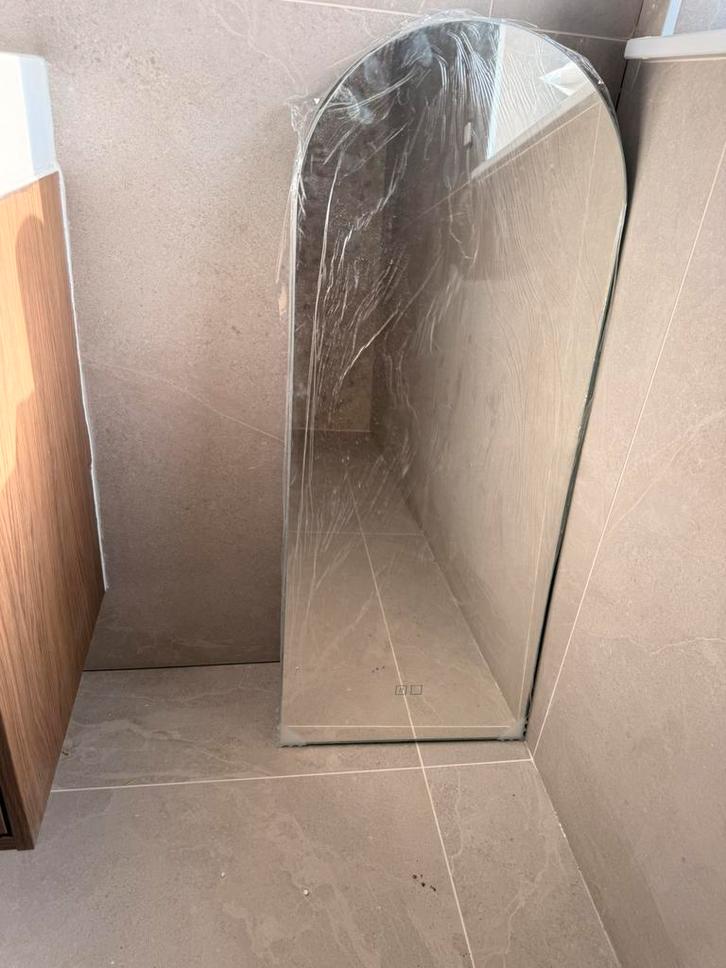 2 Nieuwe spiegels – nooit gebruikt, Huis en Inrichting, Woonaccessoires | Spiegels, Nieuw, Minder dan 50 cm, 100 tot 150 cm, Ovaal