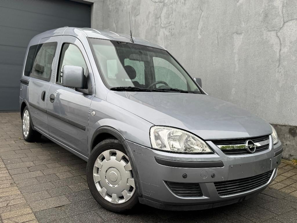 ♿🦼🦽OPEL COMBO 1.4i BENZINE 2010 54000KM TPMR PMR INVALIDE, Auto's, Voorwielaandrijving, 4 cilinders, Bedrijf, Handgeschakeld