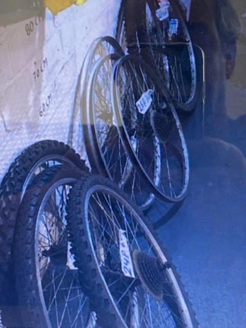 Lot 8 roues velos vtt  24/26 P Avec et sans pneus 60 euros, Vélos & Vélomoteurs, Vélos | VTT & Mountainbikes, Comme neuf, Autres marques