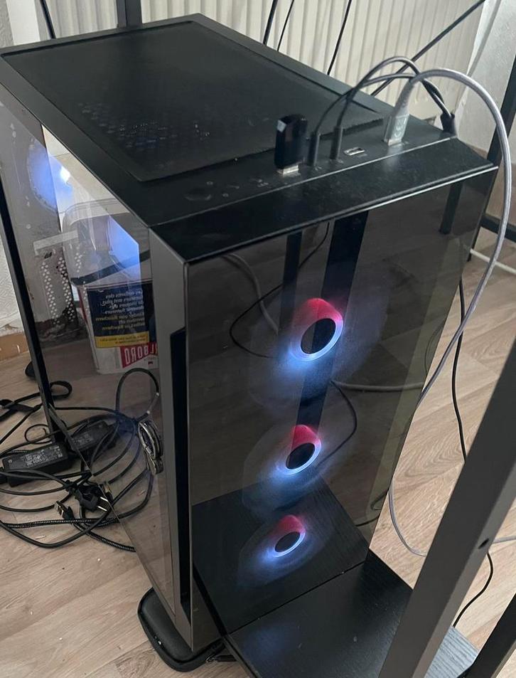 Gamer pc maar 1jaar oud MOET DRINGEND WEG WEGENS GELD NODIG!, Computers en Software, Desktop Pc's, Zo goed als nieuw, 4 Ghz of meer