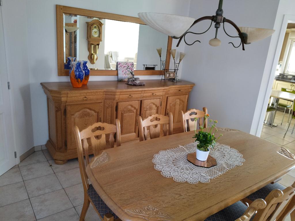 eetplaats (10-12p) gratis spiegel (vitrinekast, klok bureau), Ophalen, Zo goed als nieuw