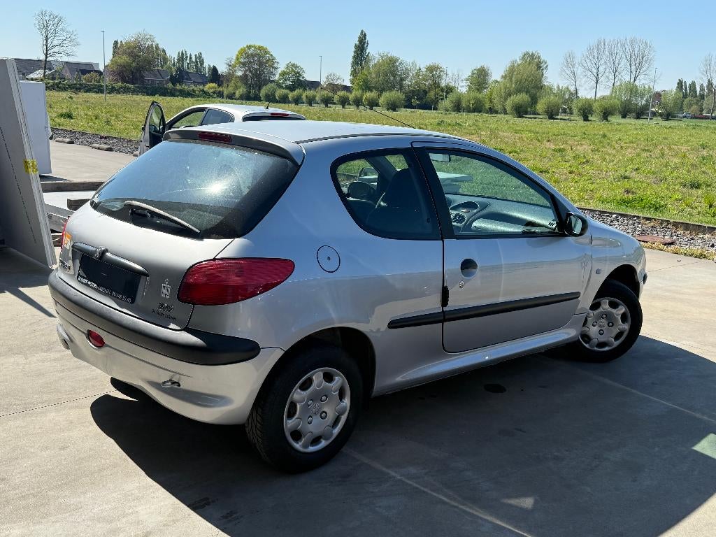 Peugeot 206, 68.201 km, 1ste eig, Budgetwagen, 12M Garantie, Autos, 1124 cm³, Argent ou Gris, Entreprise, Noir