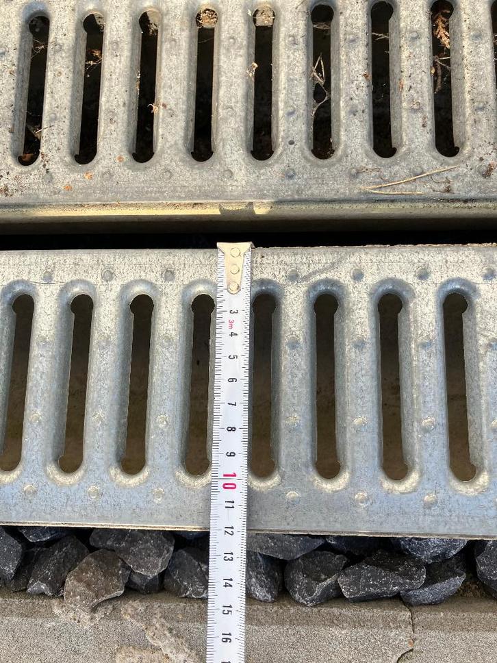 Afvoergootjes 100cm op 12cm - goede staat, Tuin en Terras, Tegels en Klinkers, Zo goed als nieuw, Overige typen, Overige materialen