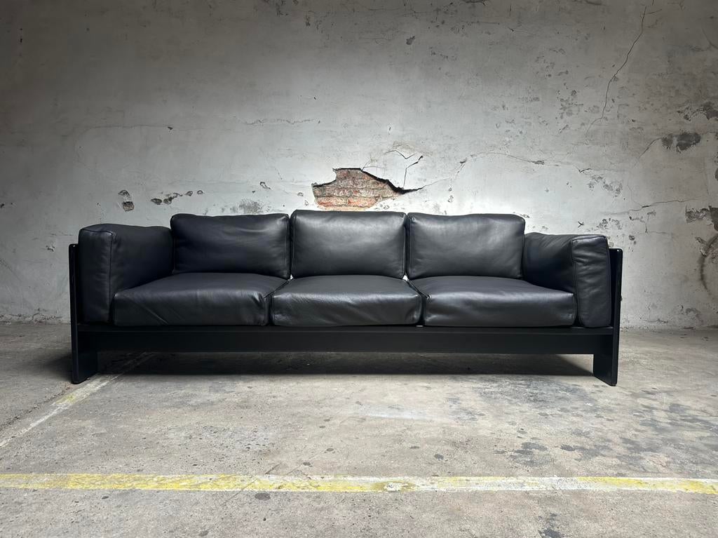 Vintage sofa Bastiano – Tobia Scarpa | zwart leder, Huis en Inrichting, Ophalen, Gebruikt, Driepersoons, 75 tot 100 cm