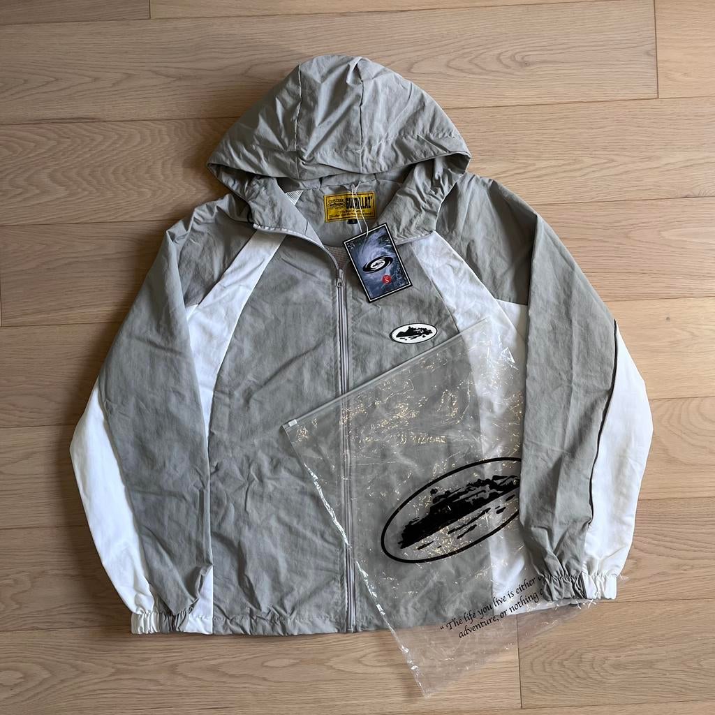 Corteiz Windbreaker - Grijs & Wit - Maat S - Met Prijskaart, Verzenden, Nieuw, Maat 46 (S) of kleiner, Grijs