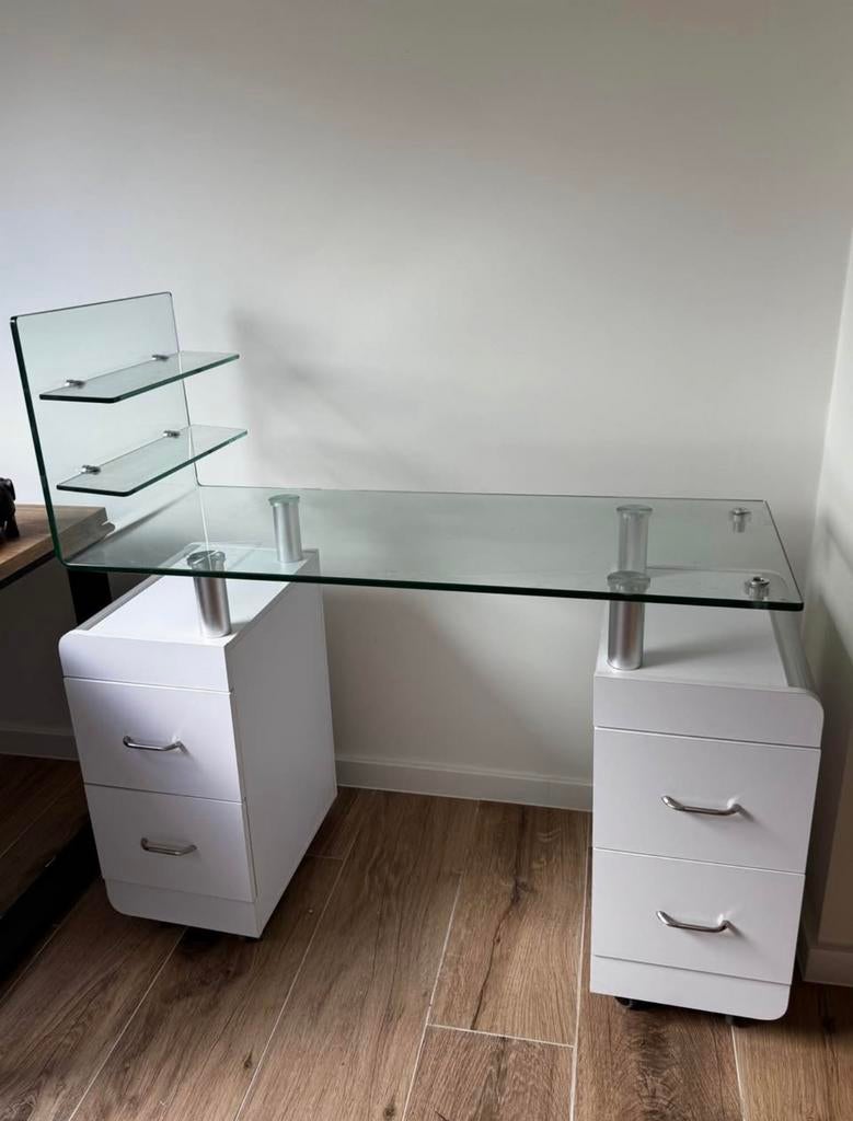 Manicure tafel, Ophalen, Zo goed als nieuw