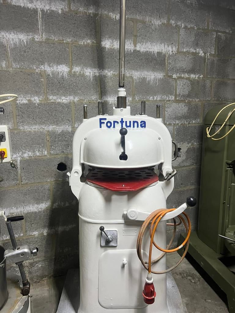 Fortuna diviseuse bouleuse A4, Articles professionnels, Horeca | Équipement de cuisine, Boulangerie et Boucherie, Enlèvement