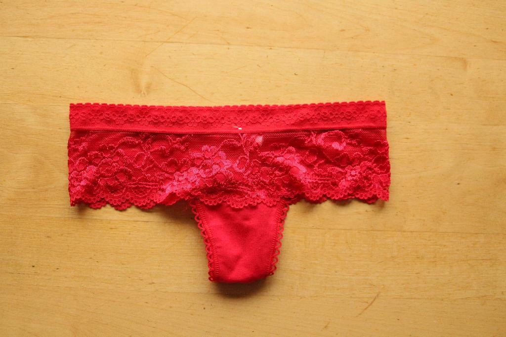 NOUVEAU string rouge taille XS/S à motif floral, Envoi, Rouge, String