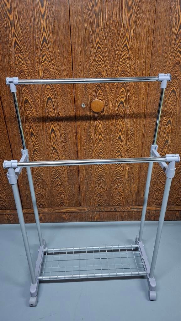 Porte-vêtements sur roulettes, Enlèvement