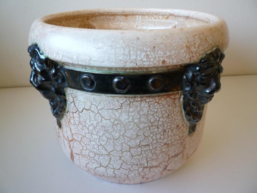 Cachepot van gebarsten aardewerk, Ophalen