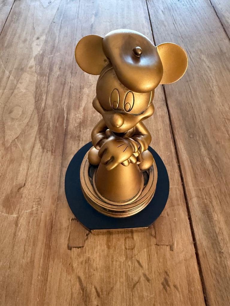 Disneyland Parijs Mickey Mouse Studio’s Statue, Ophalen of Verzenden, Mickey Mouse, Nieuw, Beeldje of Figuurtje