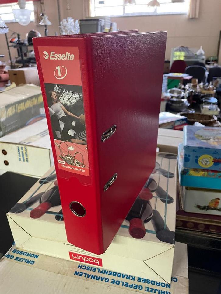 Groot aantal nieuwe Esselte klasseurs A4 formaat, Zakelijke goederen, Kantoor en Winkelinrichting | Kantoorartikelen, Overige typen