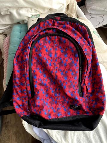 NIKE Dri-Fit rugzak rood/bordeaux camouflagepatroon beschikbaar voor biedingen