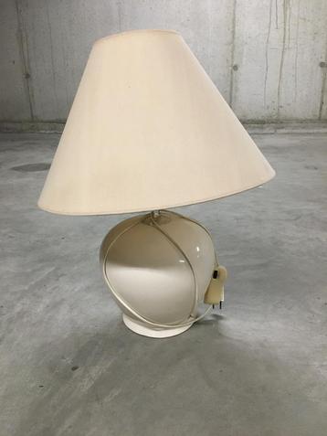 Lamp crèmekleurig hoogte 63cm beschikbaar voor biedingen