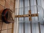 Kruisbeeld onder glazen stolp.  50€, Antiquités & Art, Antiquités | Objets religieux, Enlèvement