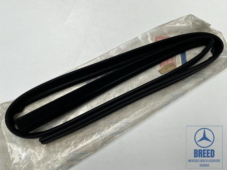NOS raamgeleider voordeur rechts voor Mercedes-Benz W124, Auto-onderdelen, Ruiten en Toebehoren, Mercedes-Benz, Nieuw, Ophalen of Verzenden