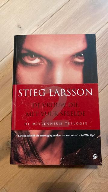 Stieg Larsson- de vrouw die met vuur speelde beschikbaar voor biedingen