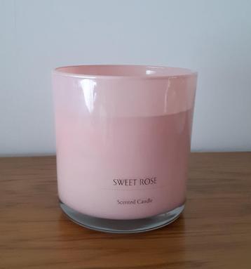 Geurkaars Sweet Rose Scented Candle - 720g 65 uren beschikbaar voor biedingen