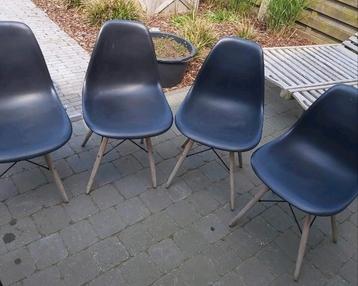 4 mooie degelijke stoelen 
