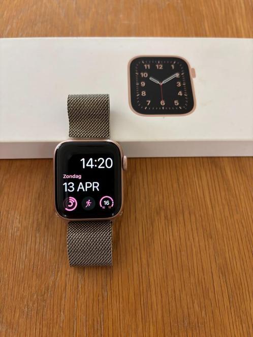 Iwatch SE  in uitstekende staat, Handtassen en Accessoires, Smartwatches, Gebruikt, iOS, Roze, Afstand, Calorieverbanding, Conditie