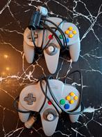 2 Nintendo 64-controllers!, Games en Spelcomputers, Spelcomputers | Nintendo 64, Verzenden, Zo goed als nieuw, Met 2 controllers