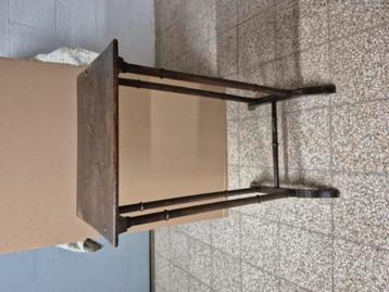 Antieke houten tafel  beschikbaar voor biedingen