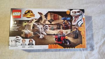 Lego Jurassic World 76945 – Atrociraptor motorachtervolging  beschikbaar voor biedingen