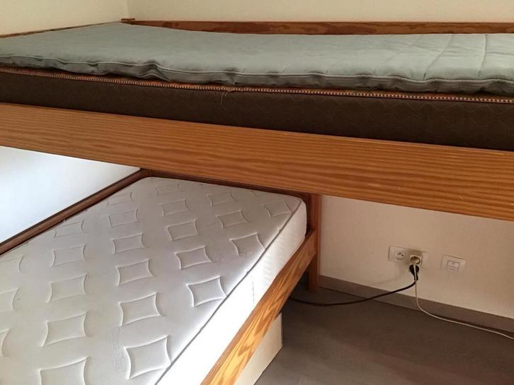 Twee éénpersoonsbedden die ook als stapelbed kan gebruiken, Huis en Inrichting, Slaapkamer | Stapelbedden en Hoogslapers, Gebruikt