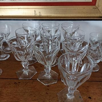Antieke kristallen Baccarat-glazen  beschikbaar voor biedingen