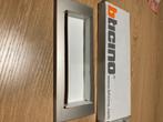 bticino-Legrand titanium afdekplaat, Doe-het-zelf en Bouw, Ophalen of Verzenden, Nieuw, Schakelaar