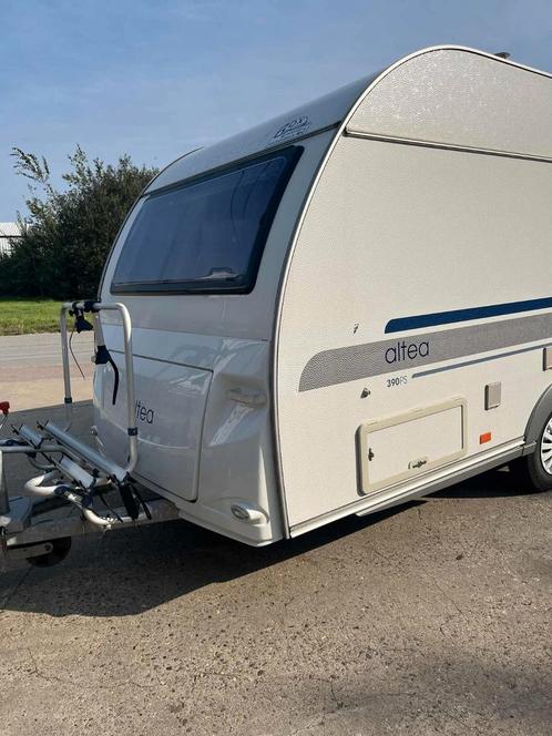 Zeer mooie adria altea390 met voortent mtm 1100kg, Caravans en Kamperen, Caravans, Particulier, Adria, Vast bed, Douche, Koelkast