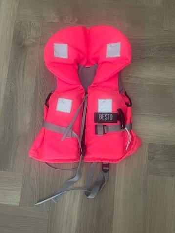 Kinder reddingsvest beschikbaar voor biedingen