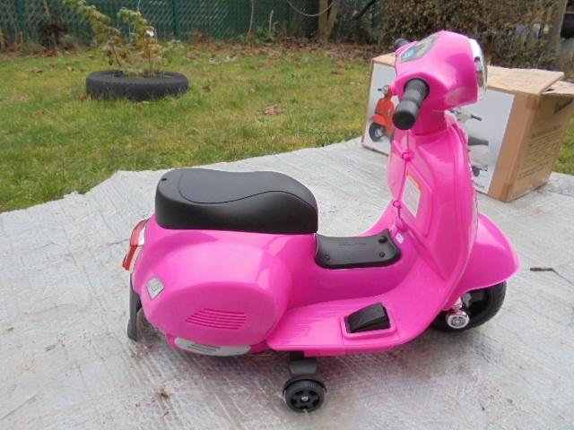vespa kinder motor---kleur roos of groen --nieuw--privaat-, Kinderen en Baby's, Speelgoed | Buiten | Voertuigen en Loopfietsen