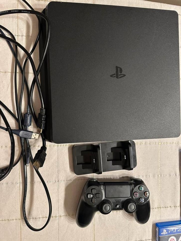 PlayStation 4 met spelletjes, Consoles de jeu & Jeux vidéo, Consoles de jeu | Sony PlayStation 4, Utilisé, Original, 500 GB, Avec 1 manette