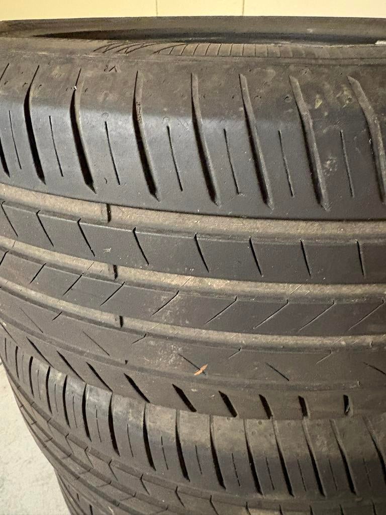 pneus Vredestein excellent etat 235/55R 18 100 V, Autos : Pièces & Accessoires, Pneus & Jantes, Enlèvement, Pneu(s)