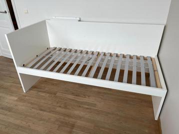 Stevig 1persoonsbed IKEA 90x200 met degelijke lattoflex beschikbaar voor biedingen