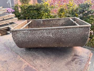 2dehands voerbak met antimorstang  beschikbaar voor biedingen