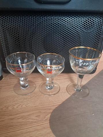 2 glazen abbaye d'aulne en 1 Westmalle tripel beschikbaar voor biedingen