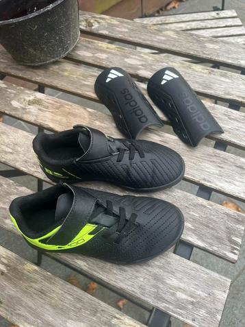 Voetbalschoenen voor kinderen 28 + beenwarmers beschikbaar voor biedingen