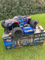 Traxxas maxx v2 + batterie+chargeur, Hobby en Vrije tijd, Auto offroad, Elektro, RTR (Ready to Run), Schaal 1:10