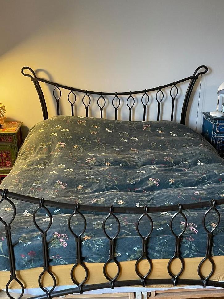 Prachtig Indisch smeedijzeren bed + lattenbodem, Huis en Inrichting, Slaapkamer | Bedden, Zo goed als nieuw, Tweepersoons, 160 cm